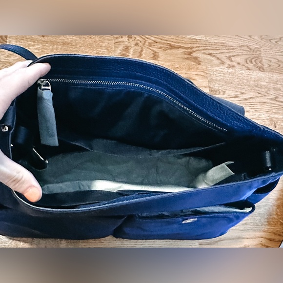 NWT Tory Burch Navy Blue Thea Nylon Messenger Baby Bag - Picture 13 of 16